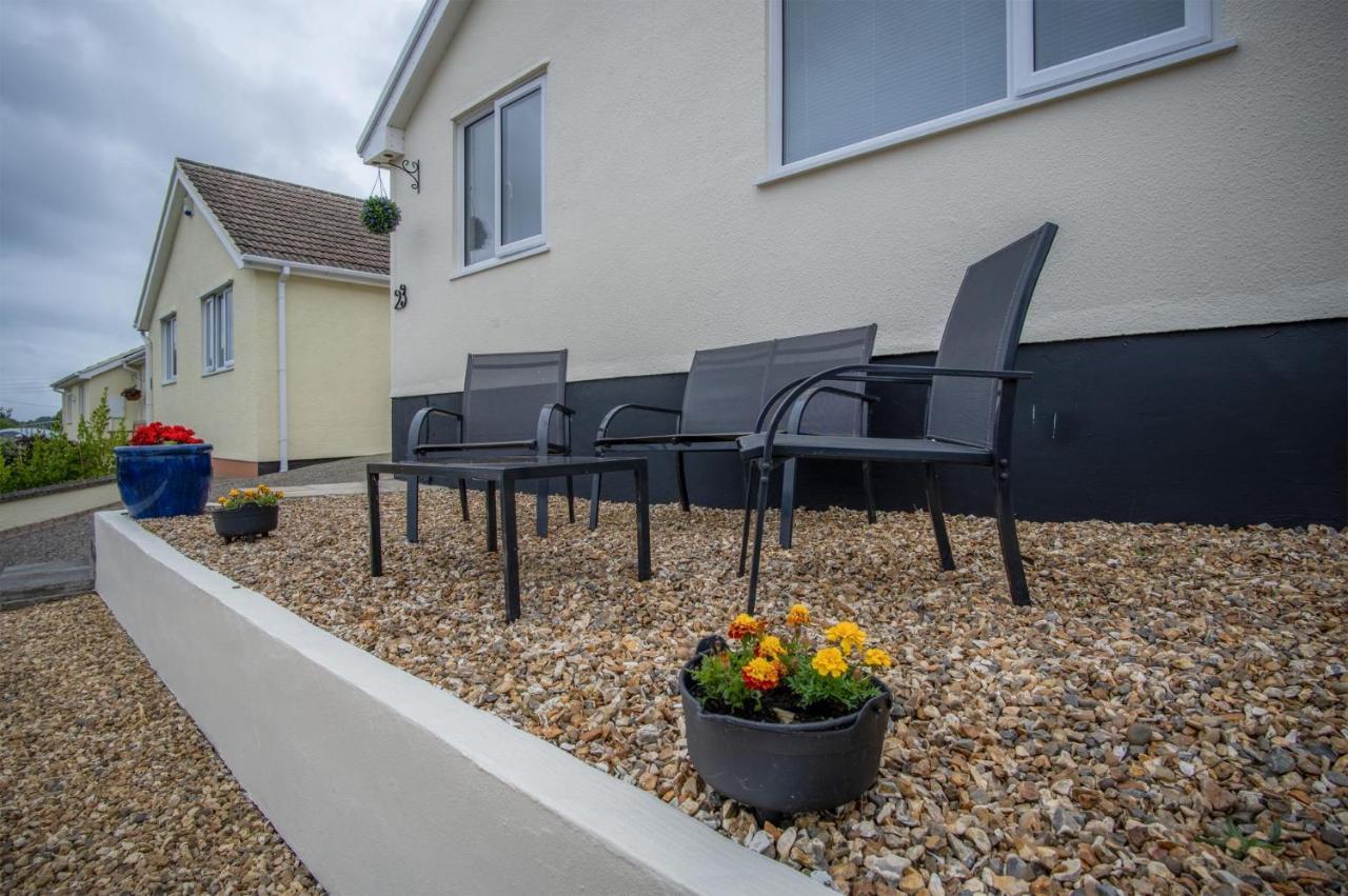 Seawinds - 2 Bedroom Bungalow - Pentlepoir Kilgetty ภายนอก รูปภาพ