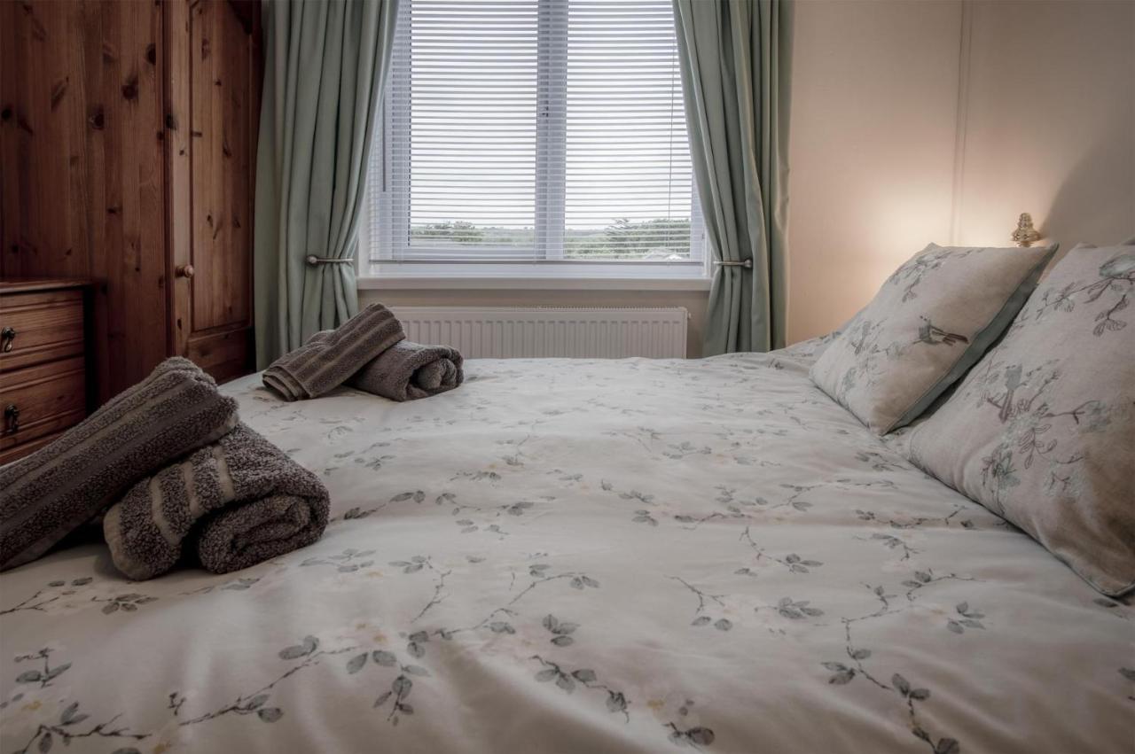 Seawinds - 2 Bedroom Bungalow - Pentlepoir Kilgetty ภายนอก รูปภาพ