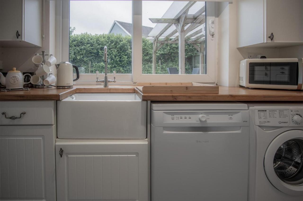 Seawinds - 2 Bedroom Bungalow - Pentlepoir Kilgetty ภายนอก รูปภาพ